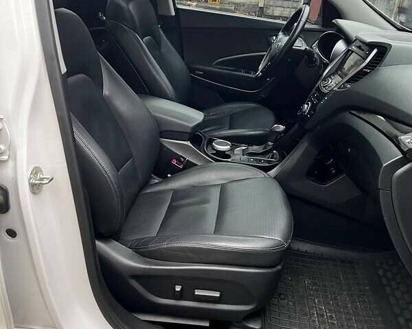 Белый Хендай Санта Фе, объемом двигателя 2.2 л и пробегом 197 тыс. км за 18000 $, фото 14 на Automoto.ua