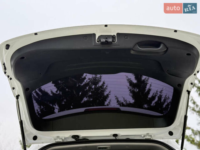 Белый Хендай Санта Фе, объемом двигателя 2.2 л и пробегом 185 тыс. км за 18700 $, фото 78 на Automoto.ua