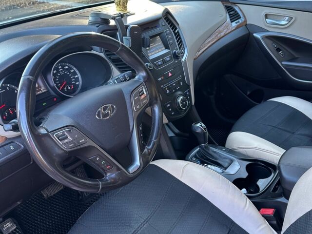 Белый Хендай Санта Фе, объемом двигателя 2.4 л и пробегом 240 тыс. км за 14200 $, фото 5 на Automoto.ua