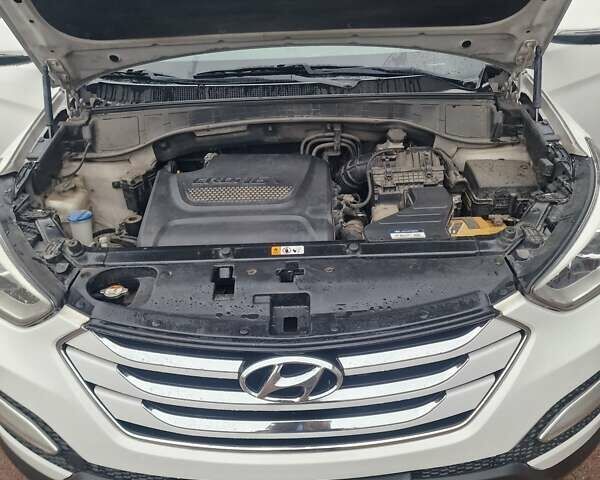 Білий Хендай Санта Фе, об'ємом двигуна 2 л та пробігом 200 тис. км за 15800 $, фото 5 на Automoto.ua