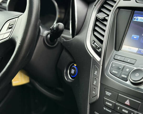 Белый Хендай Санта Фе, объемом двигателя 2.2 л и пробегом 185 тыс. км за 18700 $, фото 58 на Automoto.ua