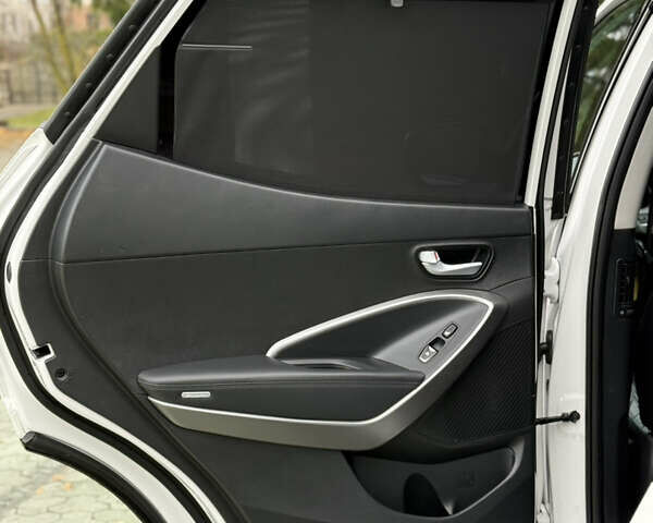 Белый Хендай Санта Фе, объемом двигателя 2.2 л и пробегом 185 тыс. км за 18700 $, фото 70 на Automoto.ua