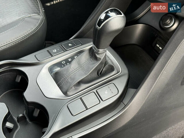 Белый Хендай Санта Фе, объемом двигателя 2.2 л и пробегом 167 тыс. км за 17450 $, фото 55 на Automoto.ua