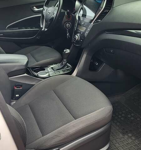 Белый Хендай Санта Фе, объемом двигателя 2.2 л и пробегом 235 тыс. км за 15500 $, фото 49 на Automoto.ua