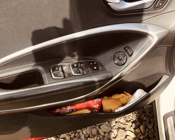 Белый Хендай Санта Фе, объемом двигателя 2.2 л и пробегом 209 тыс. км за 18500 $, фото 15 на Automoto.ua