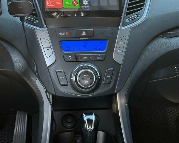 Белый Хендай Санта Фе, объемом двигателя 2.2 л и пробегом 225 тыс. км за 19500 $, фото 8 на Automoto.ua