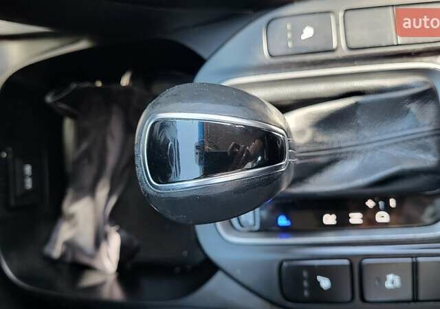 Белый Хендай Санта Фе, объемом двигателя 2.2 л и пробегом 235 тыс. км за 15500 $, фото 37 на Automoto.ua