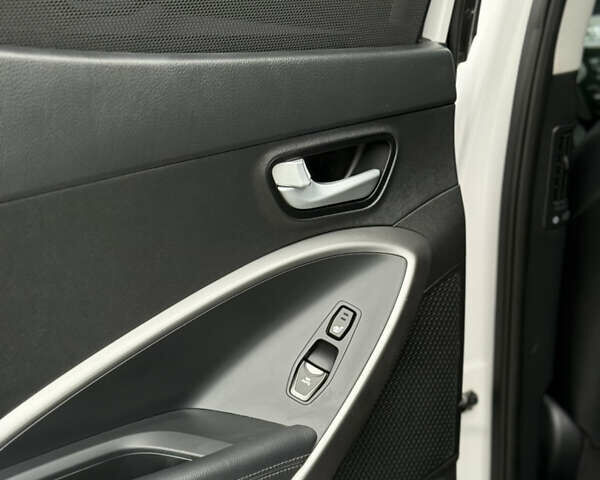 Белый Хендай Санта Фе, объемом двигателя 2.2 л и пробегом 185 тыс. км за 18900 $, фото 70 на Automoto.ua