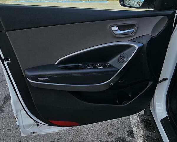 Белый Хендай Санта Фе, объемом двигателя 2 л и пробегом 270 тыс. км за 7000 $, фото 18 на Automoto.ua