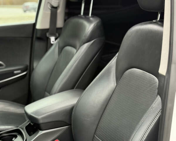 Белый Хендай Санта Фе, объемом двигателя 2.2 л и пробегом 185 тыс. км за 18700 $, фото 41 на Automoto.ua