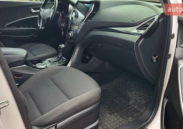 Белый Хендай Санта Фе, объемом двигателя 2.2 л и пробегом 235 тыс. км за 15500 $, фото 50 на Automoto.ua