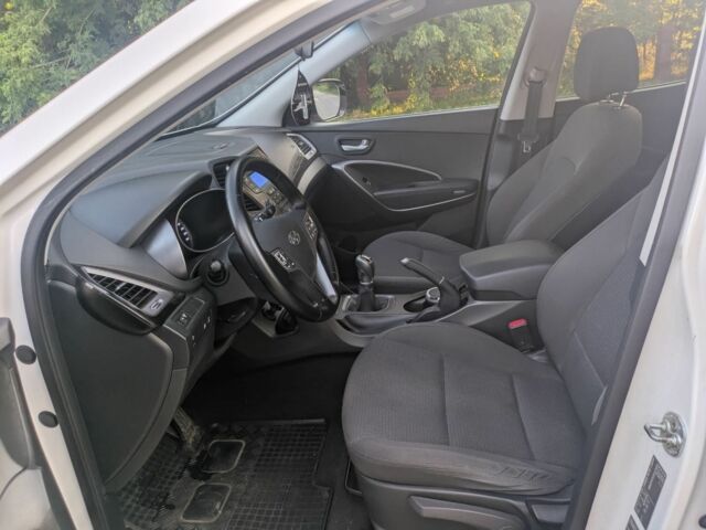 Белый Хендай Санта Фе, объемом двигателя 2.2 л и пробегом 156 тыс. км за 16000 $, фото 4 на Automoto.ua