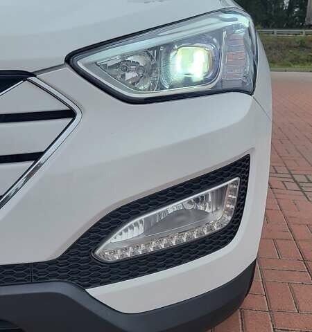 Белый Хендай Санта Фе, объемом двигателя 2.2 л и пробегом 235 тыс. км за 15500 $, фото 21 на Automoto.ua