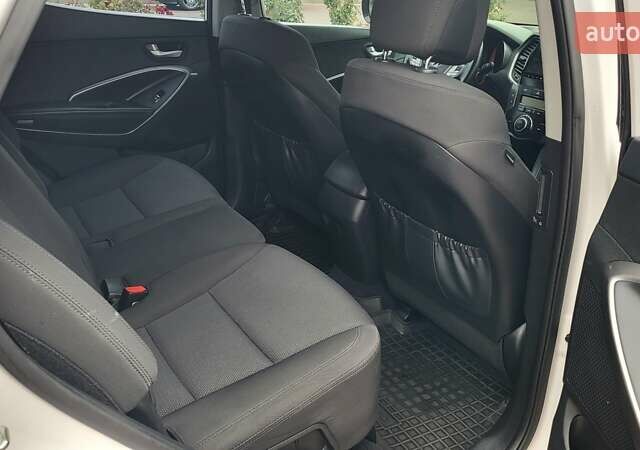 Белый Хендай Санта Фе, объемом двигателя 2.2 л и пробегом 235 тыс. км за 15500 $, фото 46 на Automoto.ua