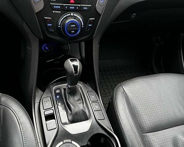 Белый Хендай Санта Фе, объемом двигателя 2.2 л и пробегом 197 тыс. км за 18000 $, фото 10 на Automoto.ua