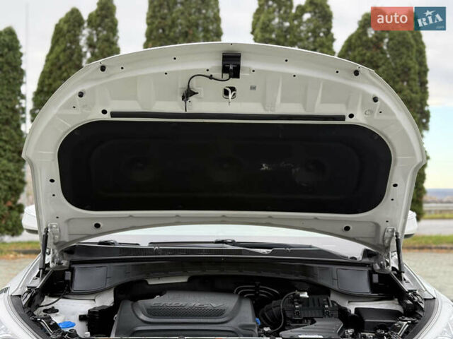 Белый Хендай Санта Фе, объемом двигателя 2.2 л и пробегом 185 тыс. км за 18700 $, фото 84 на Automoto.ua