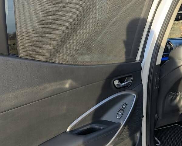 Білий Хендай Санта Фе, об'ємом двигуна 2 л та пробігом 252 тис. км за 16300 $, фото 29 на Automoto.ua
