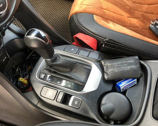 Белый Хендай Санта Фе, объемом двигателя 2.2 л и пробегом 209 тыс. км за 18500 $, фото 10 на Automoto.ua