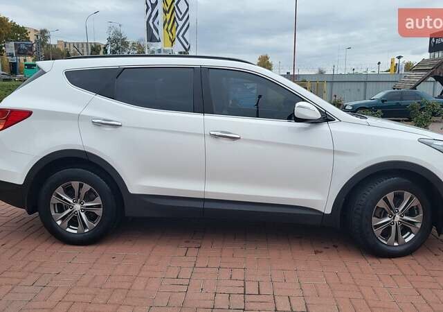 Белый Хендай Санта Фе, объемом двигателя 2.2 л и пробегом 235 тыс. км за 15500 $, фото 8 на Automoto.ua