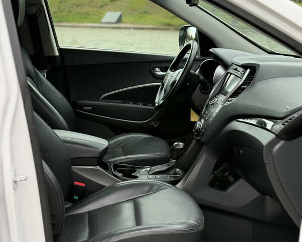 Белый Хендай Санта Фе, объемом двигателя 2.2 л и пробегом 185 тыс. км за 18700 $, фото 53 на Automoto.ua