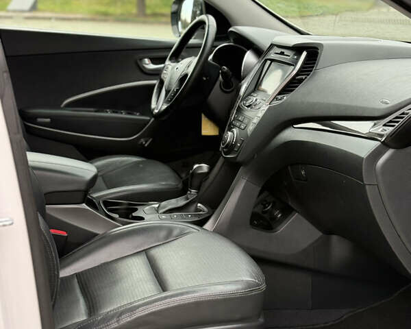 Белый Хендай Санта Фе, объемом двигателя 2.2 л и пробегом 185 тыс. км за 18700 $, фото 60 на Automoto.ua