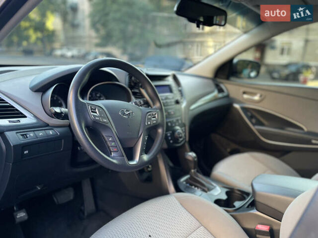 Белый Хендай Санта Фе, объемом двигателя 2.36 л и пробегом 141 тыс. км за 12350 $, фото 6 на Automoto.ua