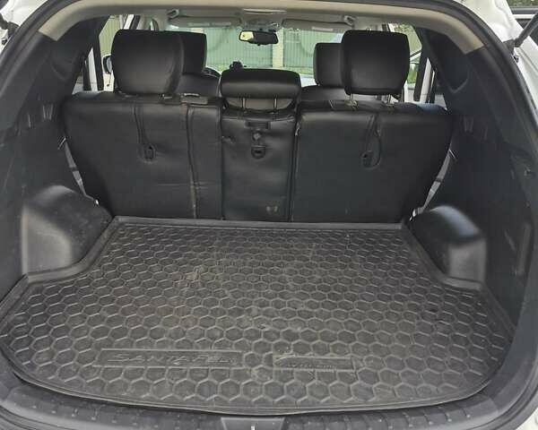 Белый Хендай Санта Фе, объемом двигателя 2.36 л и пробегом 180 тыс. км за 13000 $, фото 8 на Automoto.ua