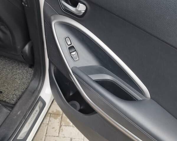 Хендай Санта Фе 2014 в Житомире на Automoto.ua Белый Хендай Санта Фе, объемом двигателя 2 л и пробегом 236 тыс. км за 16800 $, фото 11 на Automoto.ua