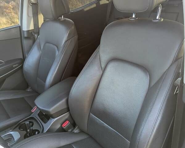 Білий Хендай Санта Фе, об'ємом двигуна 2 л та пробігом 252 тис. км за 16300 $, фото 23 на Automoto.ua