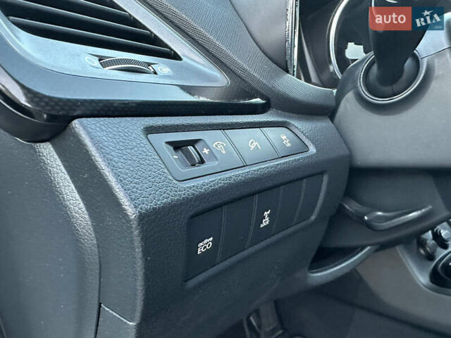 Білий Хендай Санта Фе, об'ємом двигуна 2.2 л та пробігом 226 тис. км за 18900 $, фото 30 на Automoto.ua