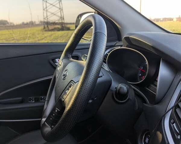 Білий Хендай Санта Фе, об'ємом двигуна 2 л та пробігом 252 тис. км за 16300 $, фото 34 на Automoto.ua