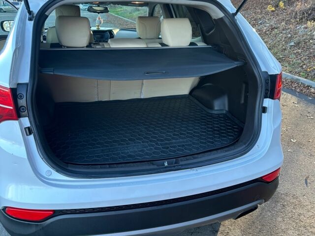 Белый Хендай Санта Фе, объемом двигателя 2.4 л и пробегом 240 тыс. км за 14200 $, фото 8 на Automoto.ua