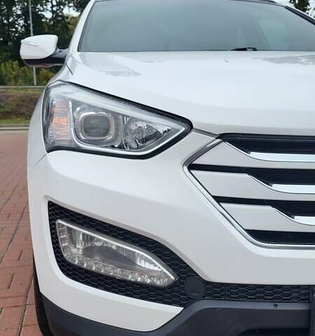 Белый Хендай Санта Фе, объемом двигателя 2.2 л и пробегом 235 тыс. км за 15500 $, фото 18 на Automoto.ua