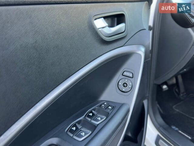 Білий Хендай Санта Фе, об'ємом двигуна 2.2 л та пробігом 226 тис. км за 18900 $, фото 29 на Automoto.ua