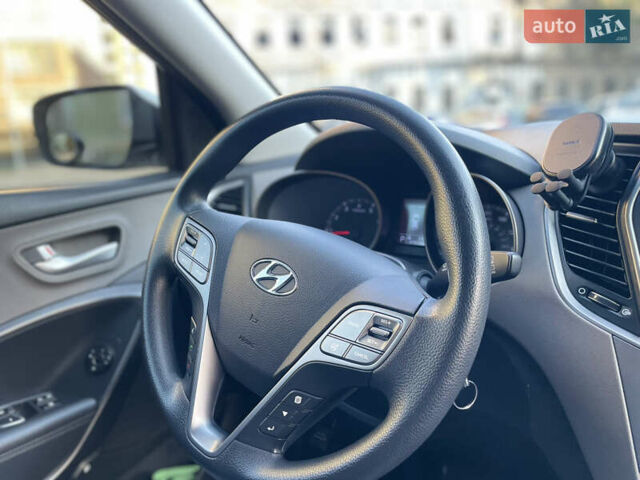 Белый Хендай Санта Фе, объемом двигателя 2.36 л и пробегом 141 тыс. км за 12350 $, фото 15 на Automoto.ua