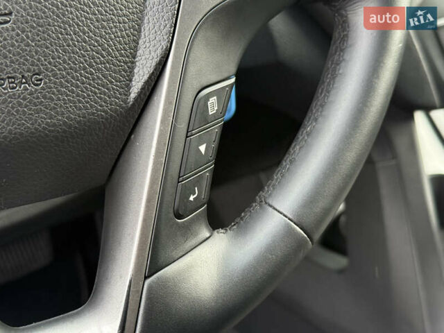 Белый Хендай Санта Фе, объемом двигателя 2.2 л и пробегом 167 тыс. км за 17450 $, фото 63 на Automoto.ua