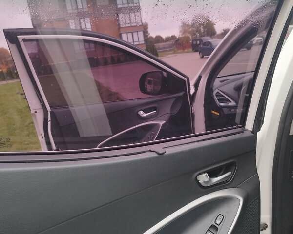 Хендай Санта Фе 2014 в Житомире на Automoto.ua Белый Хендай Санта Фе, объемом двигателя 2 л и пробегом 236 тыс. км за 16800 $, фото 6 на Automoto.ua