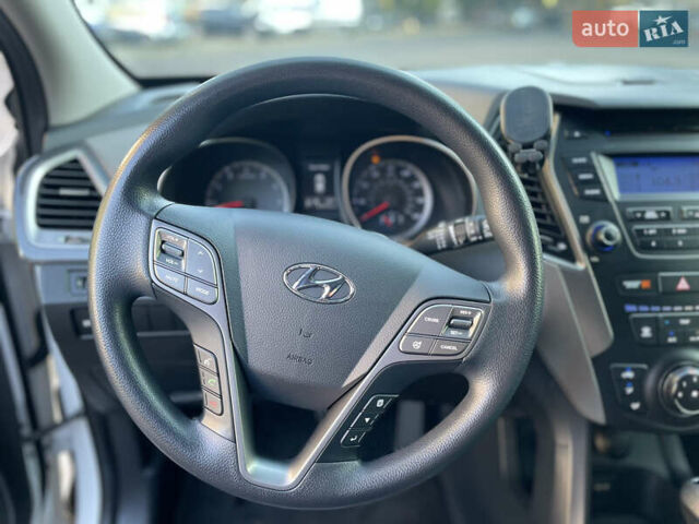 Белый Хендай Санта Фе, объемом двигателя 2.36 л и пробегом 141 тыс. км за 12350 $, фото 17 на Automoto.ua