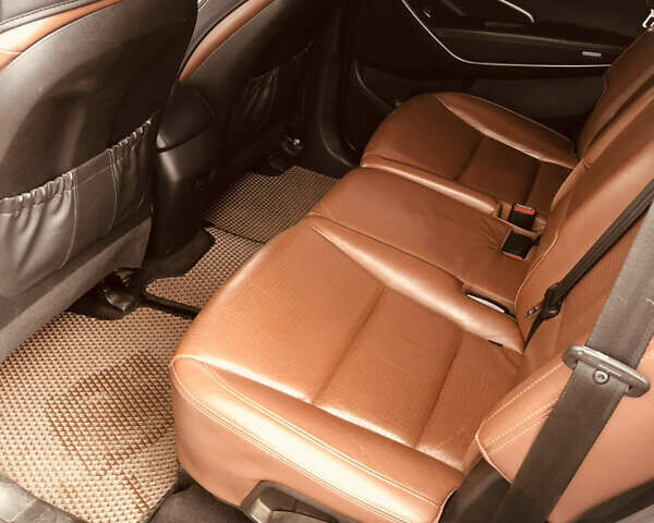 Белый Хендай Санта Фе, объемом двигателя 2.2 л и пробегом 209 тыс. км за 18500 $, фото 16 на Automoto.ua