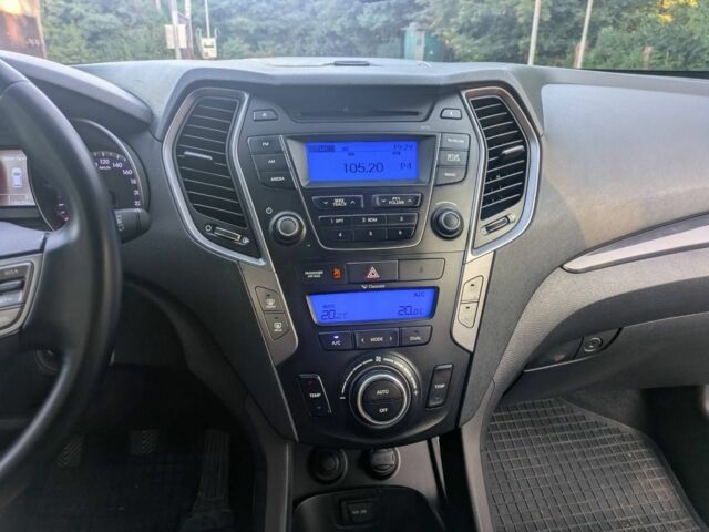 Белый Хендай Санта Фе, объемом двигателя 2.2 л и пробегом 156 тыс. км за 16000 $, фото 2 на Automoto.ua