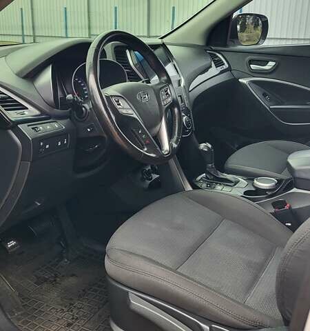 Белый Хендай Санта Фе, объемом двигателя 2.2 л и пробегом 235 тыс. км за 15500 $, фото 28 на Automoto.ua