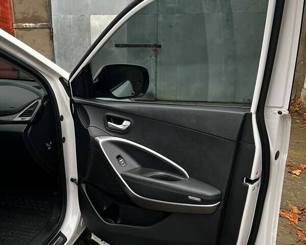 Белый Хендай Санта Фе, объемом двигателя 2.2 л и пробегом 197 тыс. км за 18000 $, фото 13 на Automoto.ua