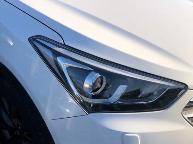 Белый Хендай Санта Фе, объемом двигателя 2.2 л и пробегом 141 тыс. км за 8700 $, фото 2 на Automoto.ua