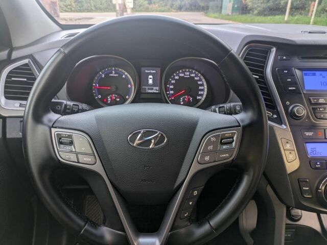 Белый Хендай Санта Фе, объемом двигателя 2.2 л и пробегом 156 тыс. км за 16000 $, фото 3 на Automoto.ua