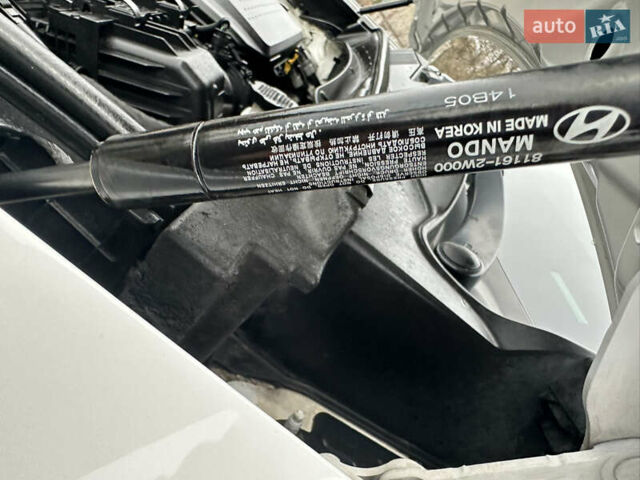 Белый Хендай Санта Фе, объемом двигателя 2 л и пробегом 110 тыс. км за 19200 $, фото 20 на Automoto.ua