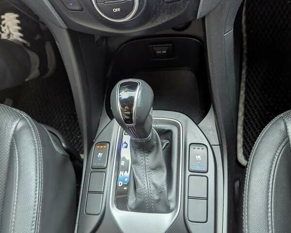 Білий Хендай Санта Фе, об'ємом двигуна 2 л та пробігом 252 тис. км за 16300 $, фото 17 на Automoto.ua