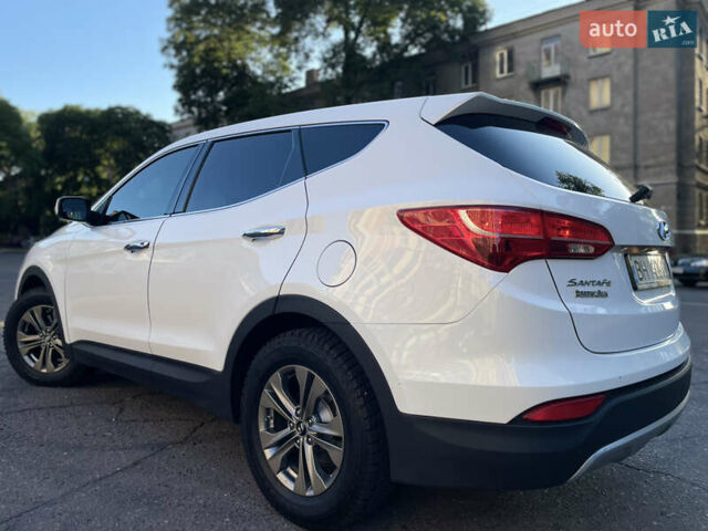 Белый Хендай Санта Фе, объемом двигателя 2.36 л и пробегом 141 тыс. км за 12350 $, фото 2 на Automoto.ua