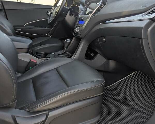 Білий Хендай Санта Фе, об'ємом двигуна 2 л та пробігом 252 тис. км за 16300 $, фото 33 на Automoto.ua