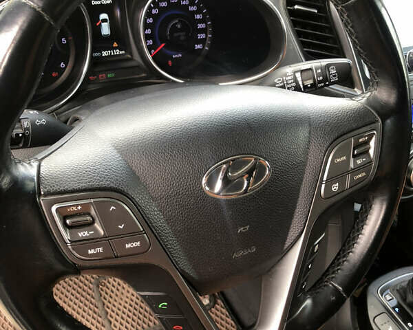 Белый Хендай Санта Фе, объемом двигателя 2.2 л и пробегом 209 тыс. км за 18500 $, фото 14 на Automoto.ua