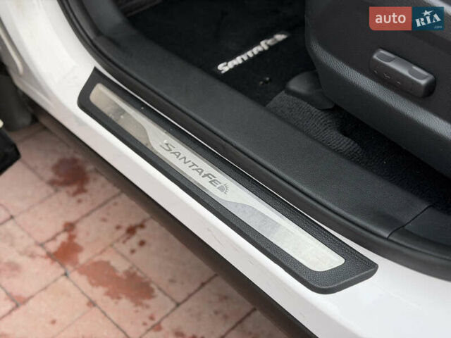 Белый Хендай Санта Фе, объемом двигателя 2.2 л и пробегом 203 тыс. км за 17800 $, фото 28 на Automoto.ua